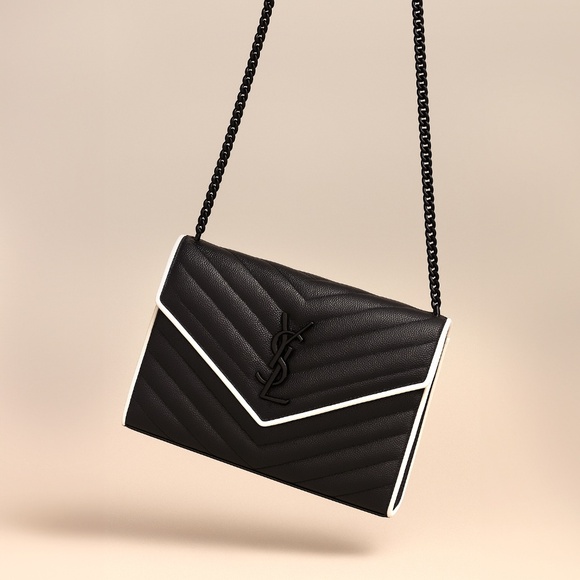 Black Quilted Envelope Crossbody Purse – Designer Look--Like New! - Picture 1 of 7